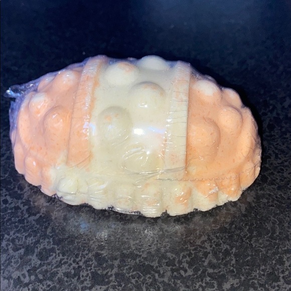 Set of 5 prize inside orange scented bath bombs - Picture 3 of 4